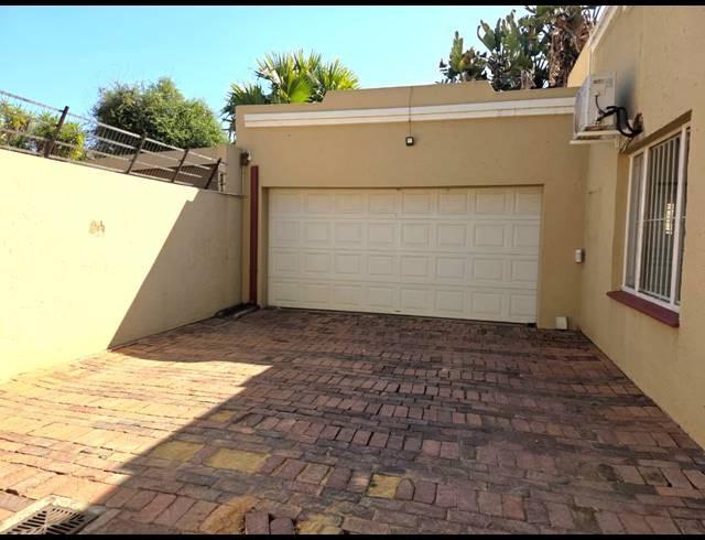 3 bed property to rent in VILLIERIA